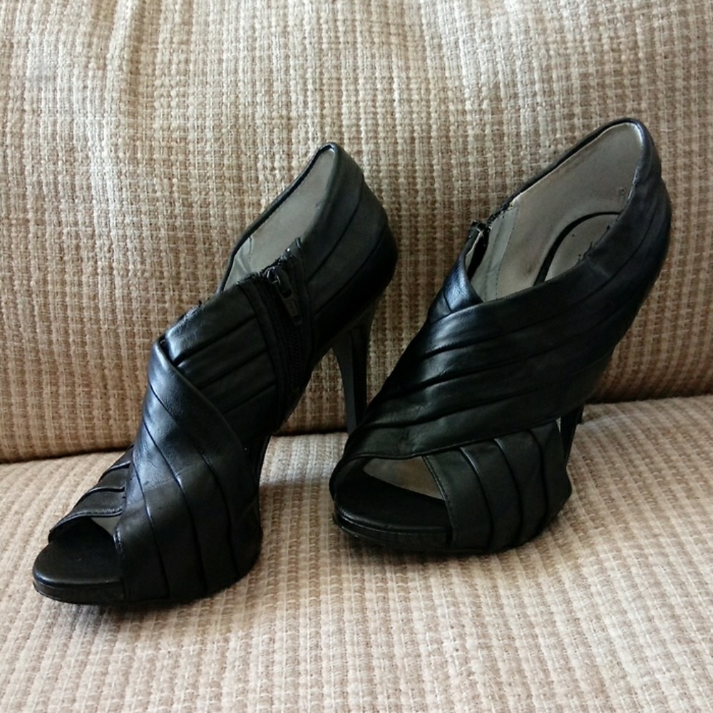 Sexy black heels